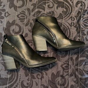 Universal Thread Black Ankle Booties